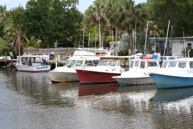 Boats_in_Canal.jpg