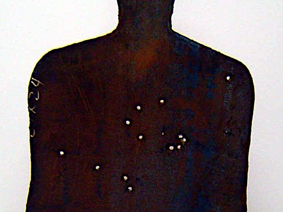 Guns don't kill... (Front) (3407 visits) The front side of the sculpture. Protest against automatic weapons in the wrong hands. See back sid... Guns don't kill... (Front)