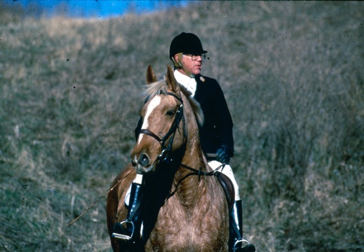 BobViosca AlbumSlides01 005 (2228 bisita) Dundo, follow that hound! ca 1985 BobViosca AlbumSlides01 005